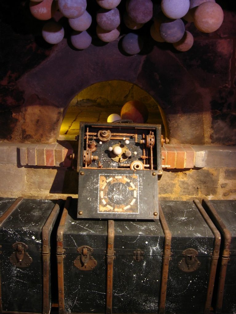 manoir-caillere-oeuvre-devant-four-800-64371-1273622