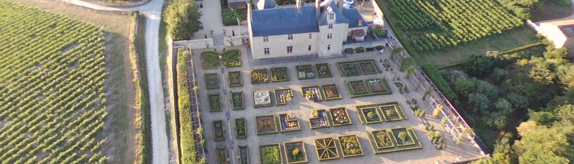 CHÂTEAU DE VILLENEUVE ET SES JARDINS