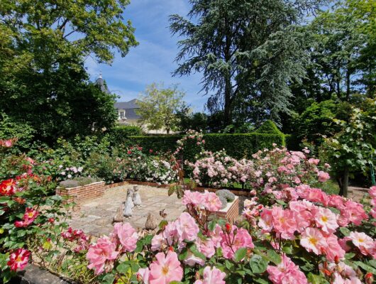 CHÂTEAU DE VILLENEUVE ET SES JARDINS - 20230524-123137
