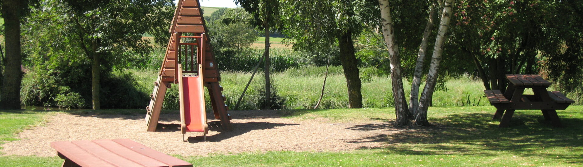 Aire de pique-nique au bord du Layon – Saint Aubin de Luigné