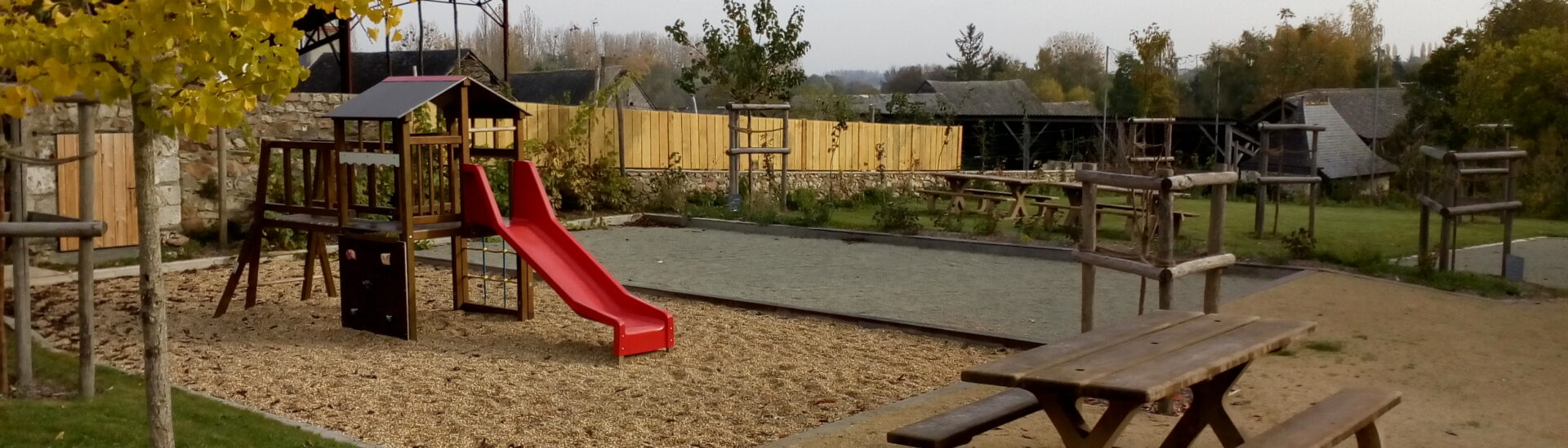 Aire de pique-nique de La Cour De La Mairie – Saint-Sulpice-Sur-Loire