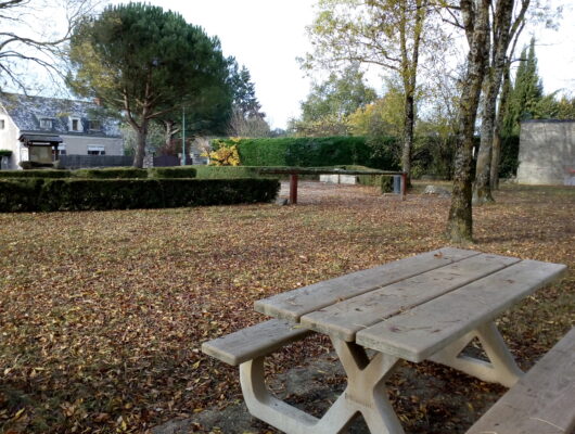 Aire de pique-nique de Saint Saturnin - aire-pique-nique-de-l-aire-de-camping-cars