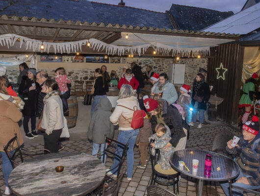 BALADE EN P&rsquo;TIT TRAIN MAGIQUE DU PÈRE NOËL - gouter-cour-domaine-marcais