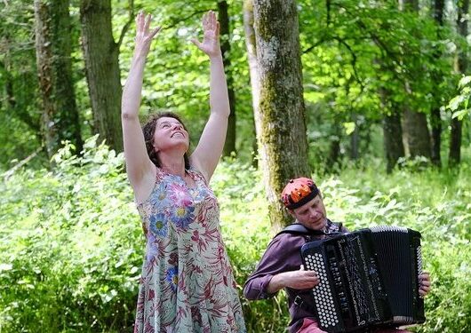 Spectacle « Vivant, au pied des arbres » - vivant-site-600x375