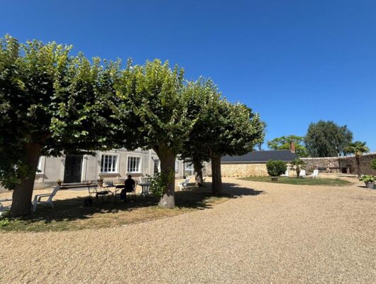 Gîte du Domaine de Pied-Flond - 3.-la-cour-du-logis