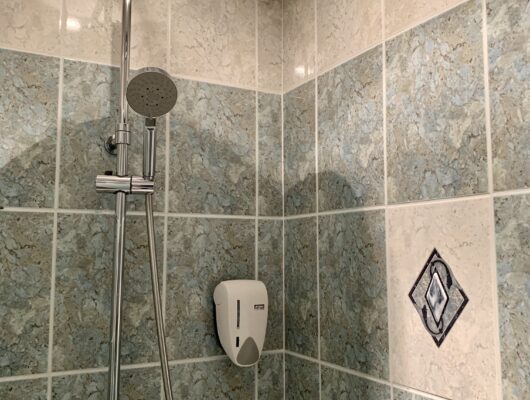 CHAMBRES D&rsquo;HOTES LE CLOS DES 3 ROIS - closdes3roischambrelucarnedouche