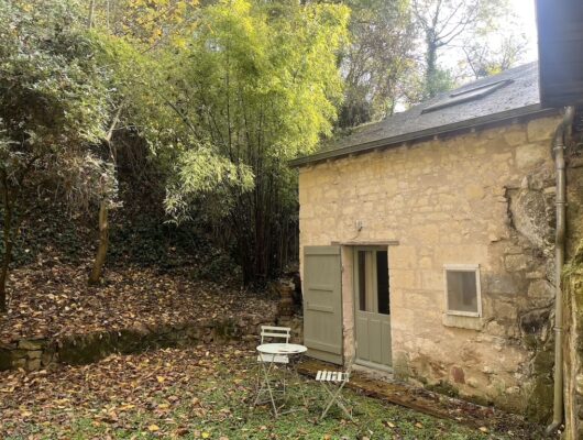 GITE TROGLODYTIQUE DE LA ROCHE ETIAU - booking-troglo-exterieur2
