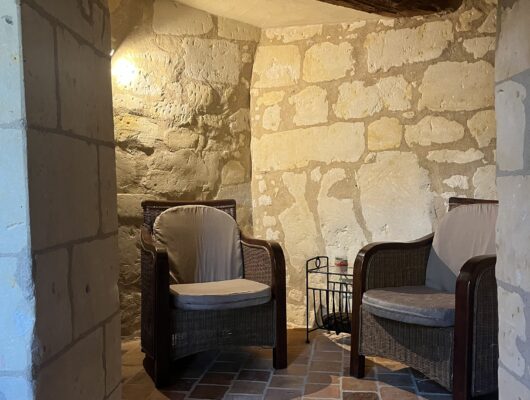 GITE TROGLODYTIQUE DE LA ROCHE ETIAU - booking-troglo-sejour1