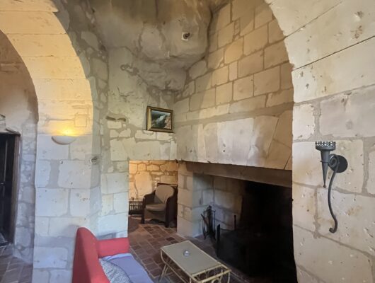 GITE TROGLODYTIQUE DE LA ROCHE ETIAU - booking-troglo-sejour2