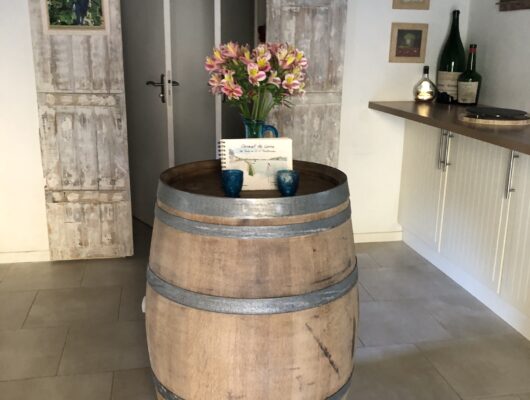 GITE TROGLODYTIQUE DE LA ROCHE ETIAU - grange-cuisine-2